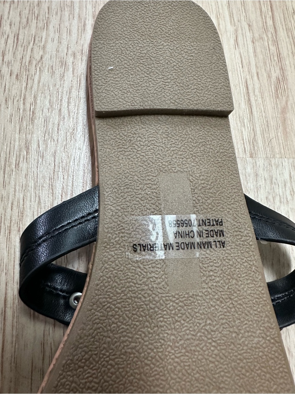 DV by Dolce Vita Black Cutout Medallion Thong Sandals - Picture 5 of 8
